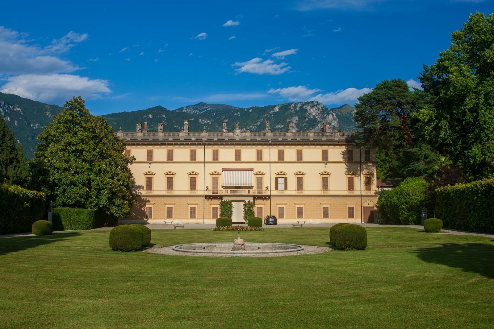 Villa with landscaped garden